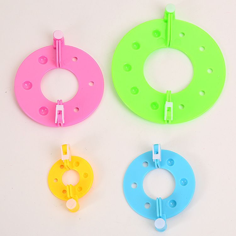 Pack of 8(4 Sizes) Essential Pom-pom Make for Fluff Ball Weaver Needle