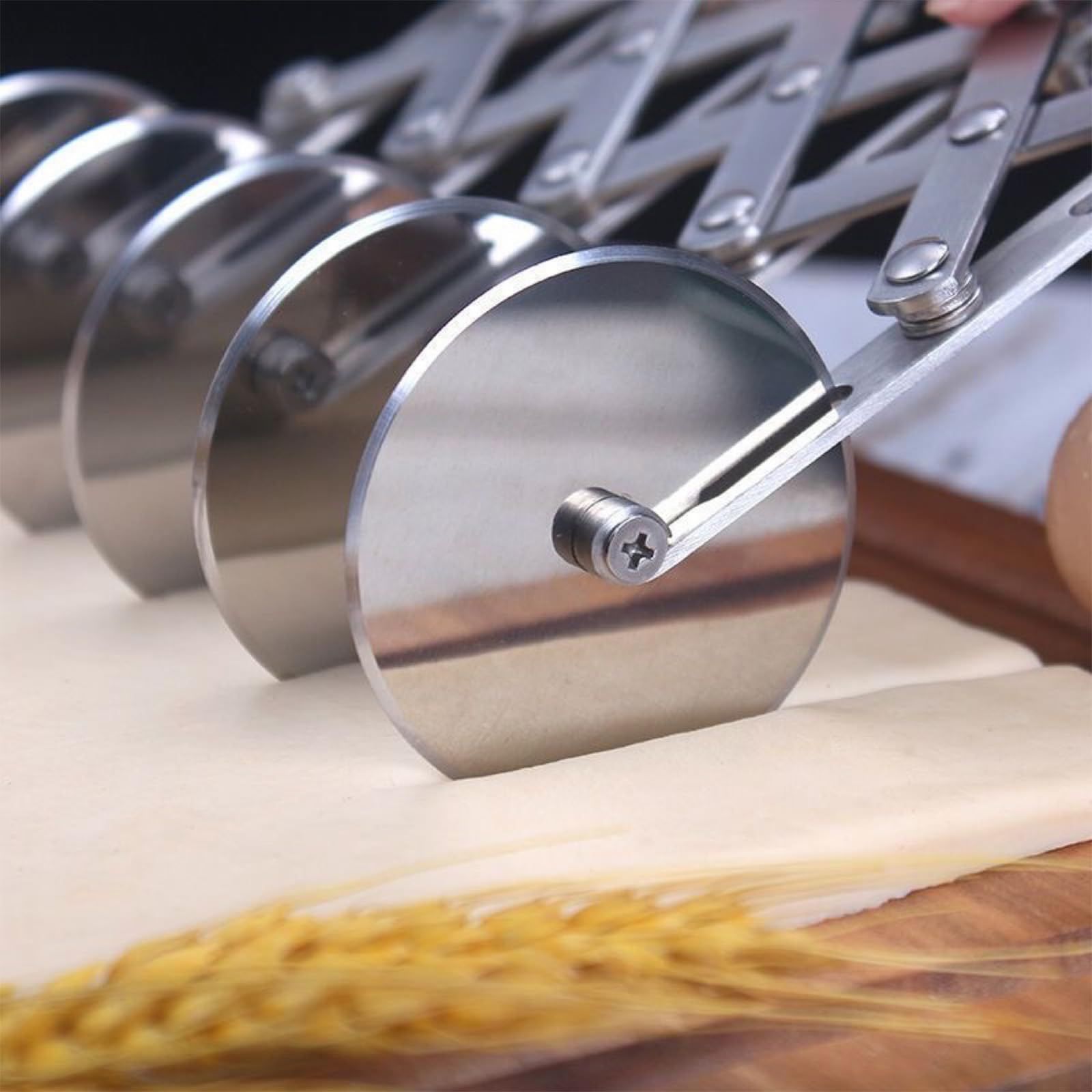 Adjustable Pastry Cutter view 4