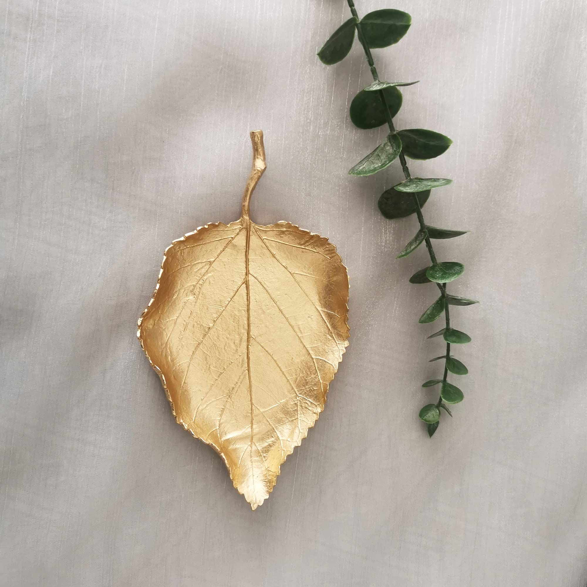 Nordic desktop display, light luxury gold ring tray, leaf jewelry tray, metal view 3