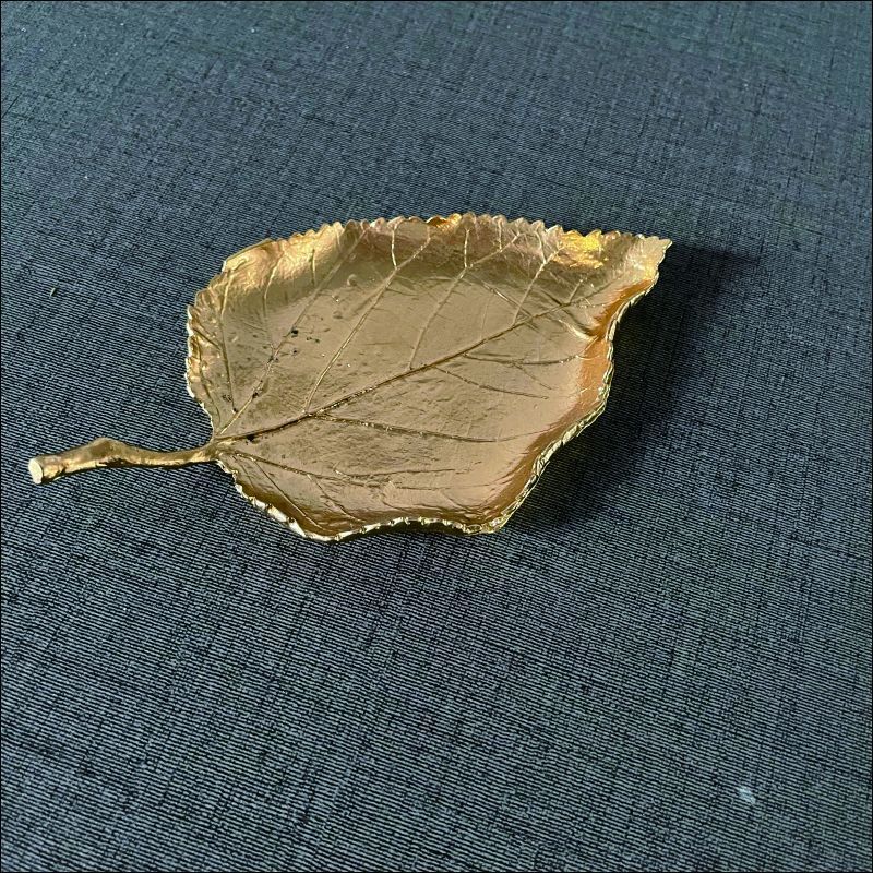 Nordic desktop display, light luxury gold ring tray, leaf jewelry tray, metal view 5