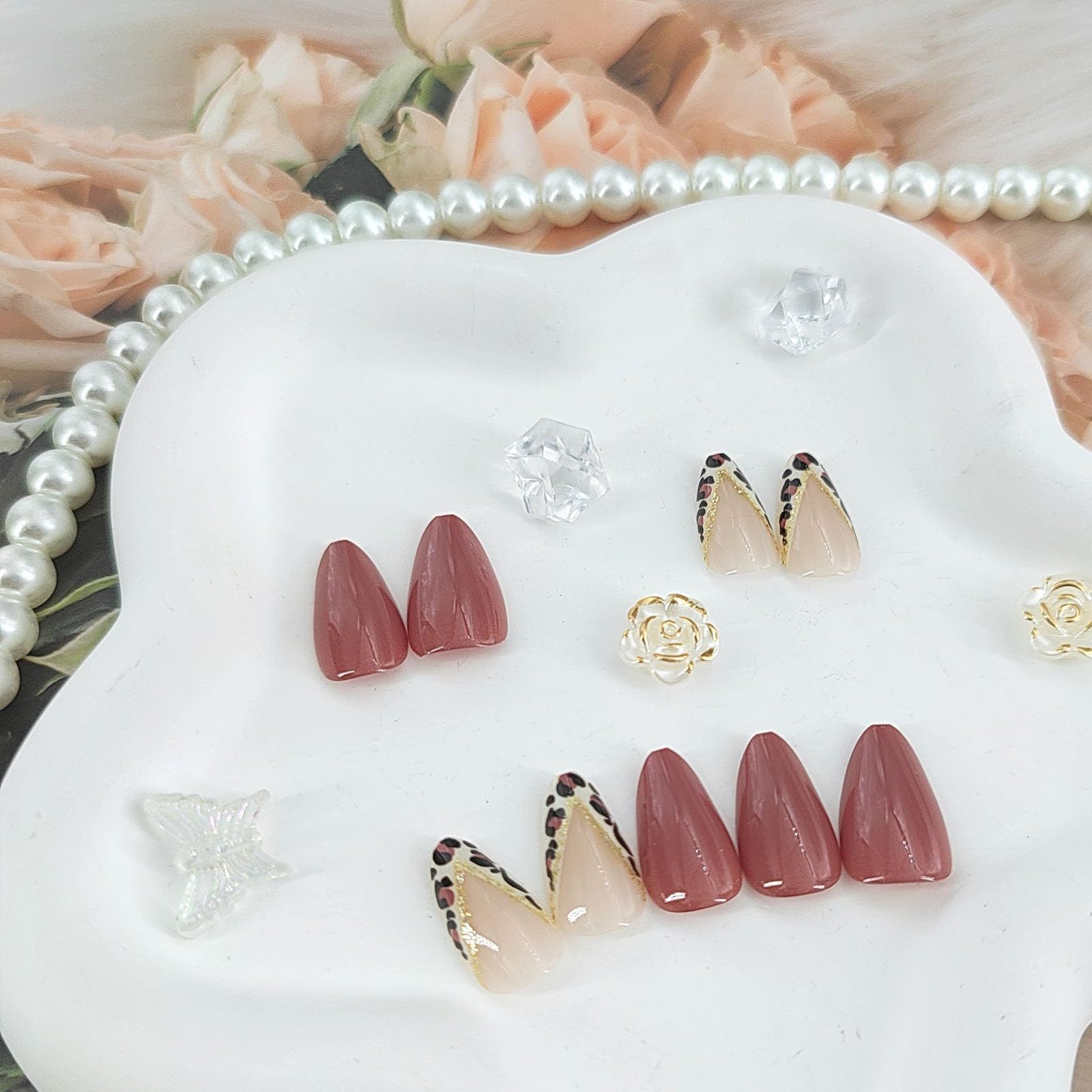 24pcsGlossy Almond Fake Nails for Everyday Wear view 3