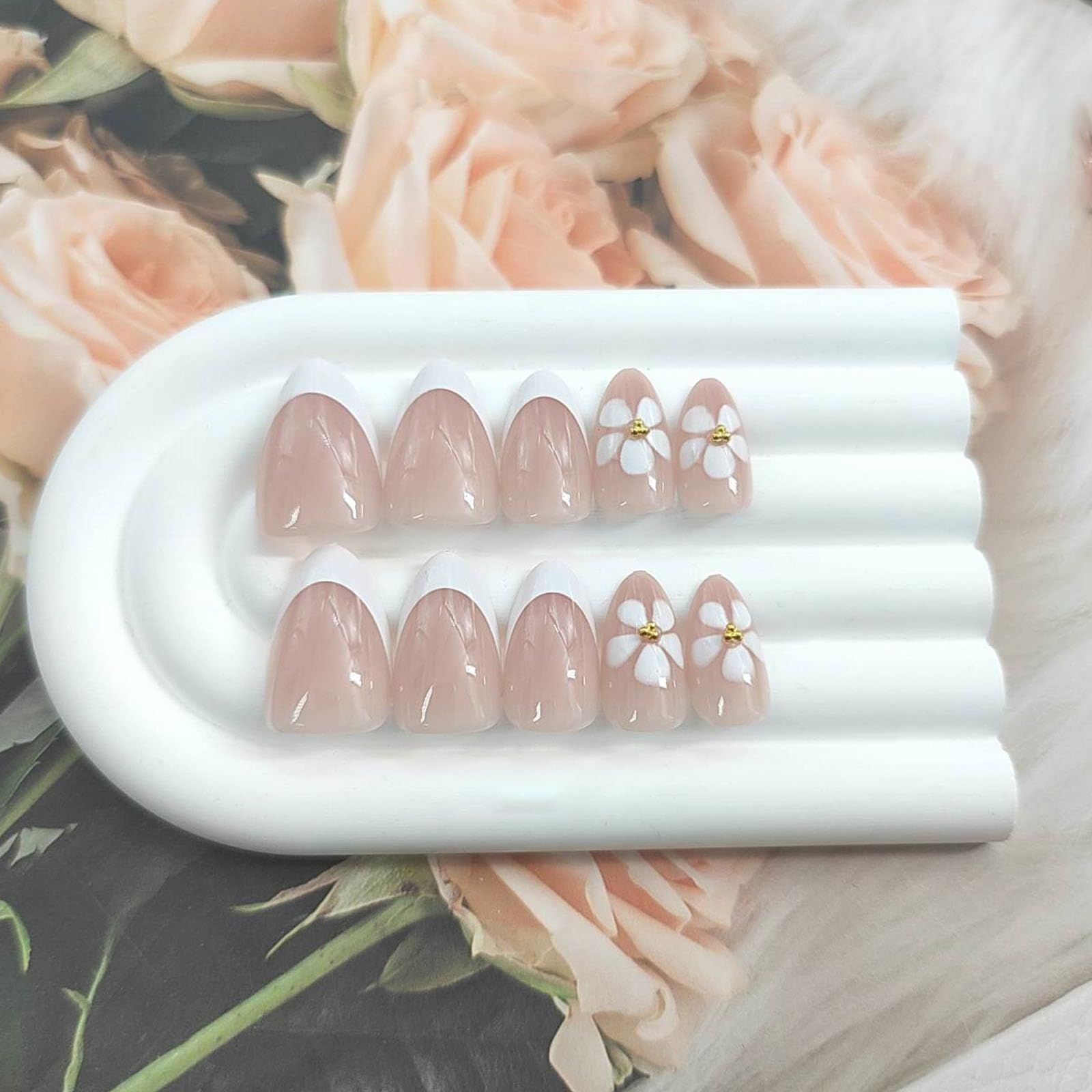 24pcsElegant Almond Fake Nails view 3
