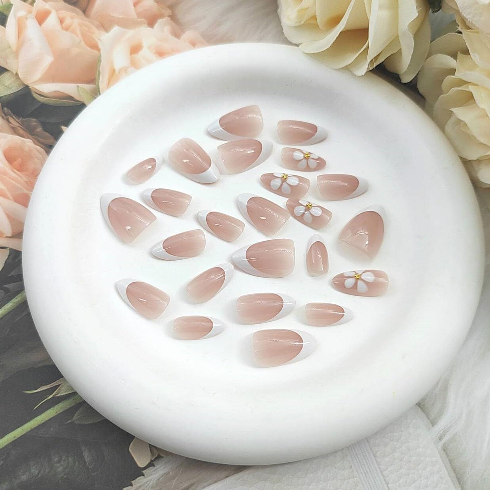 24pcsElegant Almond Fake Nails view 4