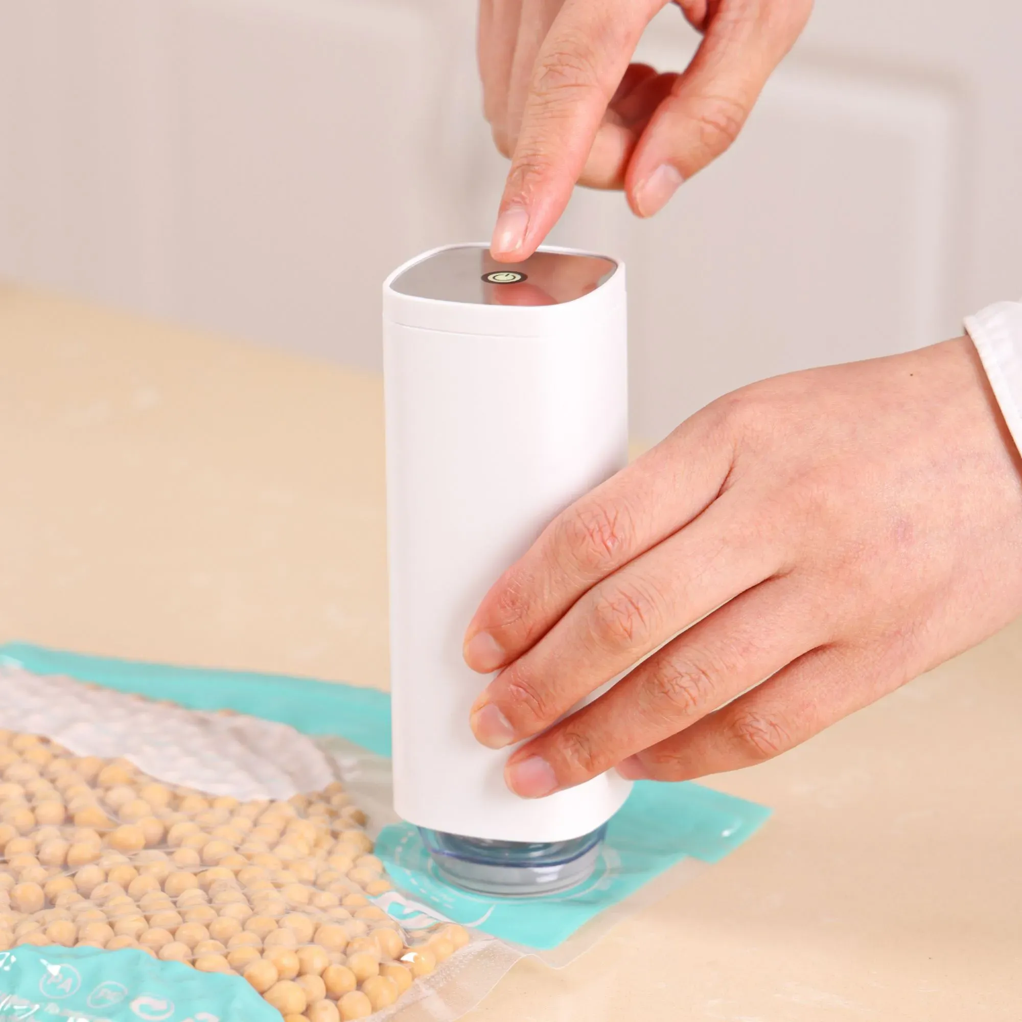CARLA HOME Automatic Vacuum Sealer Kit - 10 Reusable Bags - White - Food view 5
