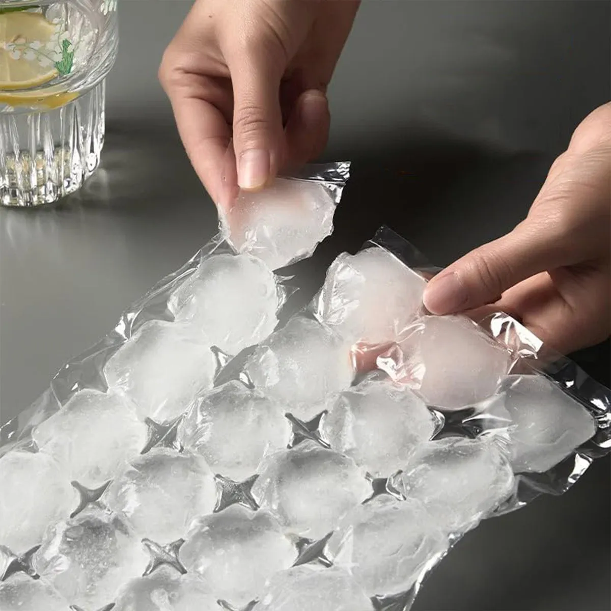 Disposable Ice Pack Bag 100PCS Water Injection Ice Cube Mold Tear Ice Grid view 4