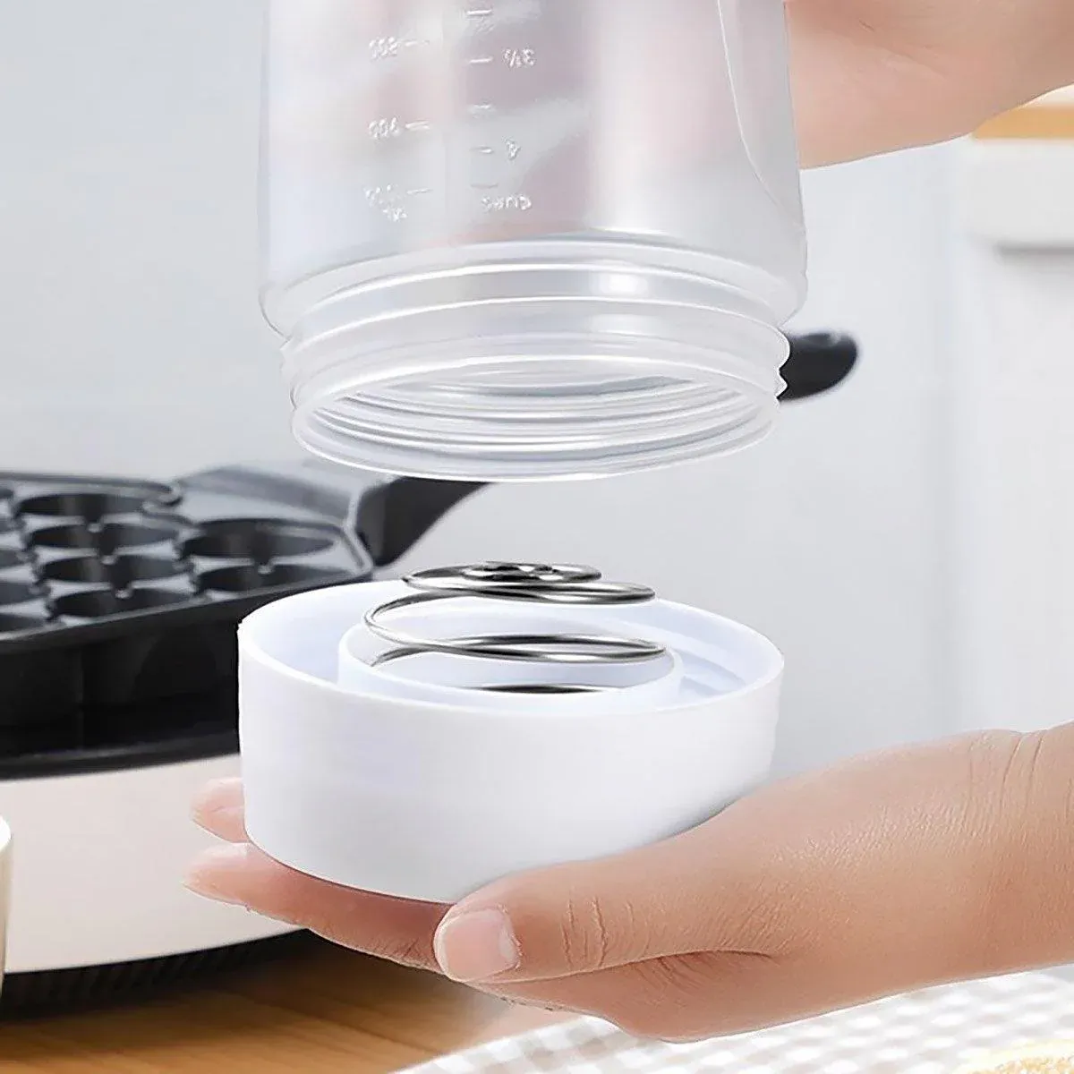 1000ml Hand Crank Batter Dispenser Mixing Jug with Scale for Muffins Pancakes view 6