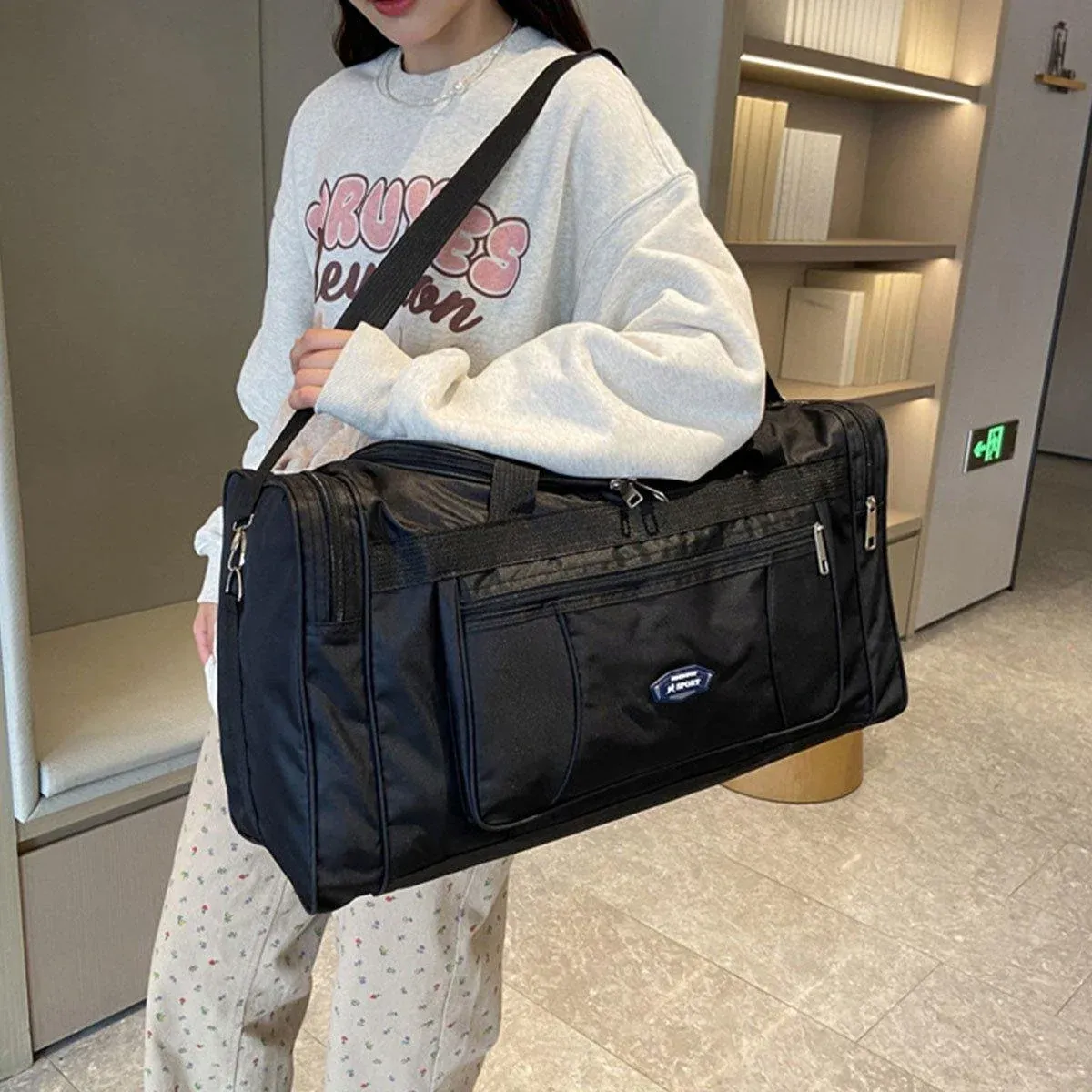 Large Capacity Waterproof Travel Luggage Bag Lightweight Foldable Handbag view 12
