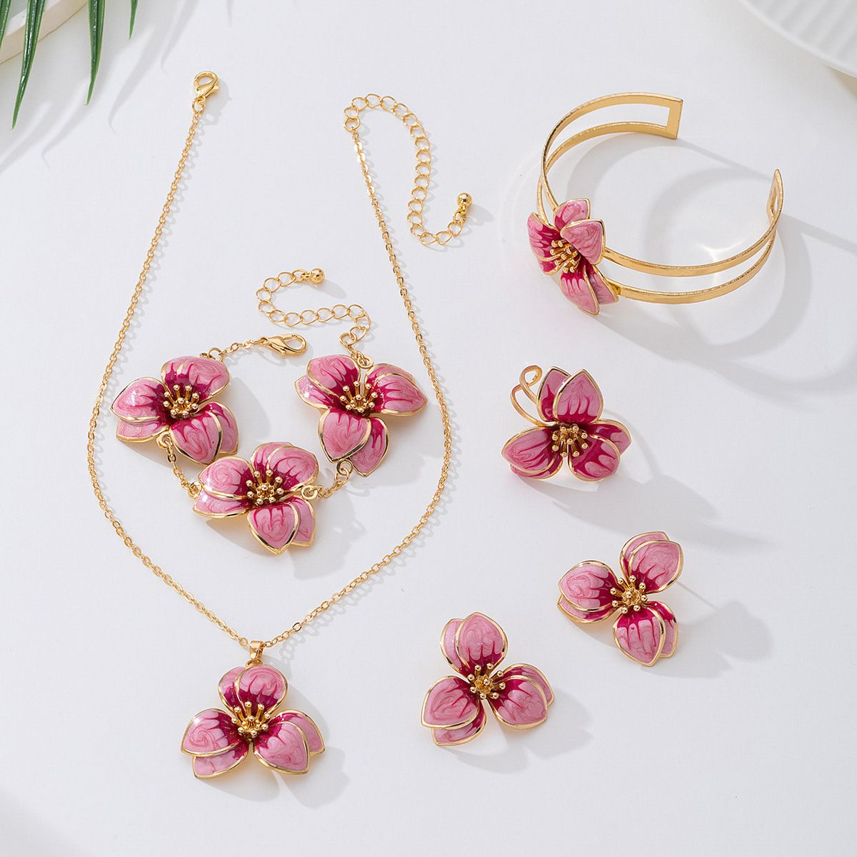 White Floral Enamel Jewelry Set – Five-Piece Alloy Accessory Collection with