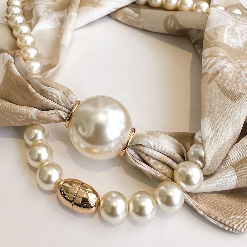 Light Green 2-in-1 Magnetic Pearl Scarf & Necklace Set - Floral Print view 3