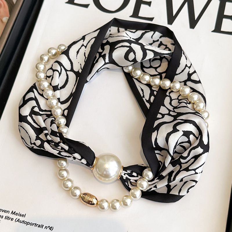 Black flowers 2-in-1 Magnetic Pearl Scarf & Necklace Set - Floral Print