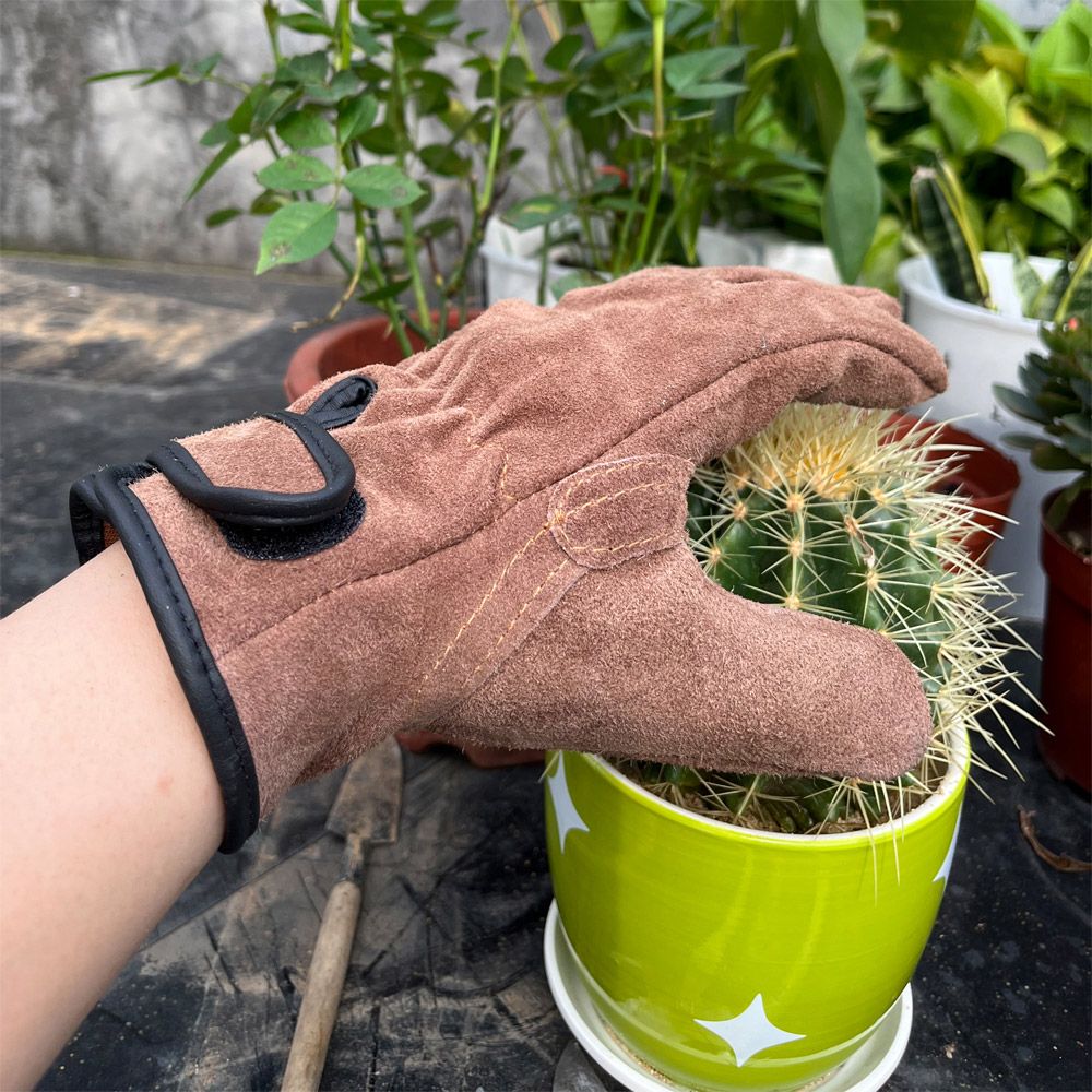 Size XL Heavy-Duty Cowhide Protective Gloves with Heat Resistant and view 3