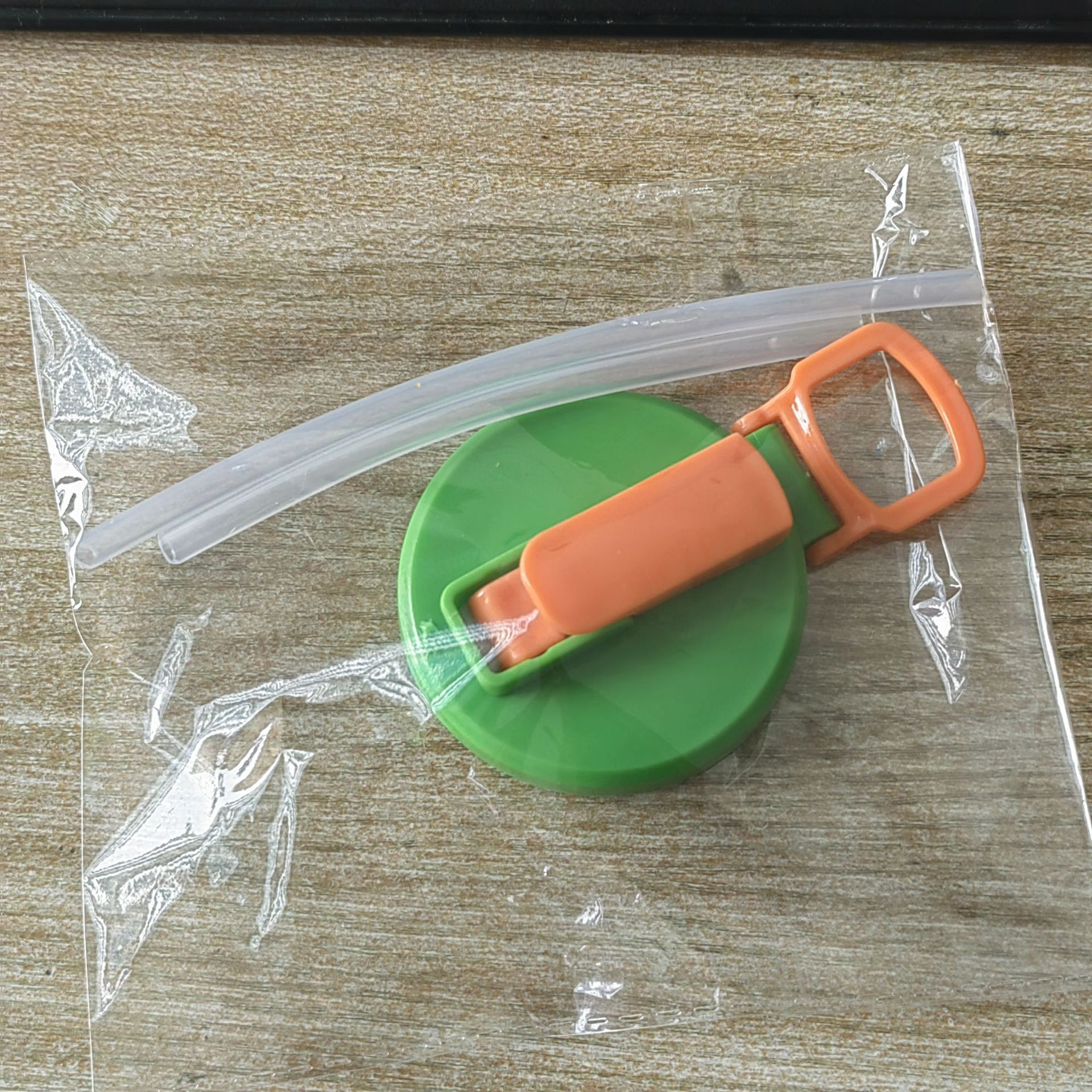 Green Reusable Soda Can Lid with Straw and Carrying Handle - Spill-Proof view 7