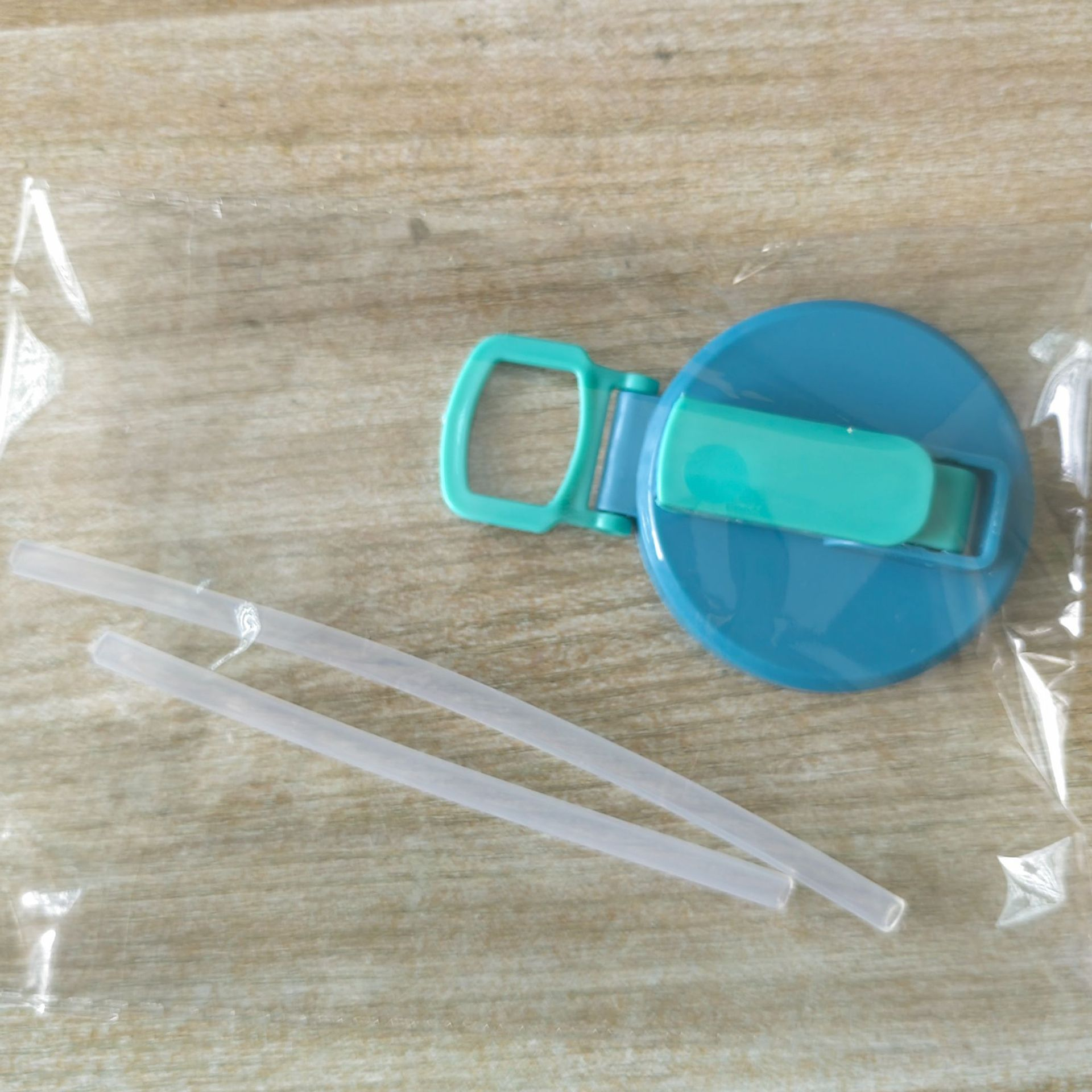 Blue Reusable Soda Can Lid with Straw and Carrying Handle - Spill-Proof view 7