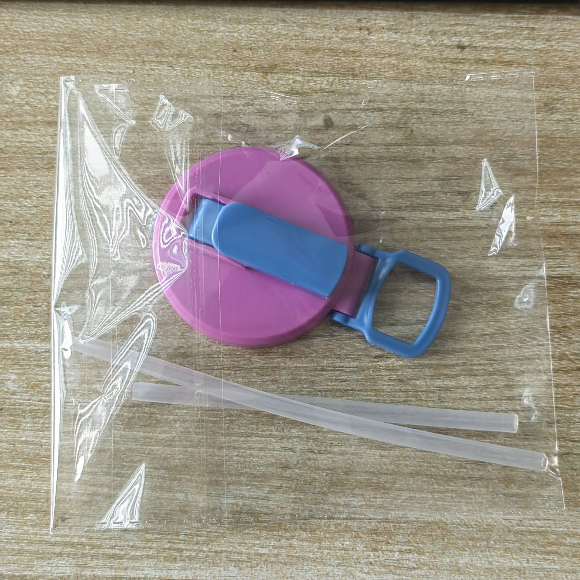 4-piece(Purple and Grey and Green and Blue) Reusable Soda Can Lid with Straw view 7