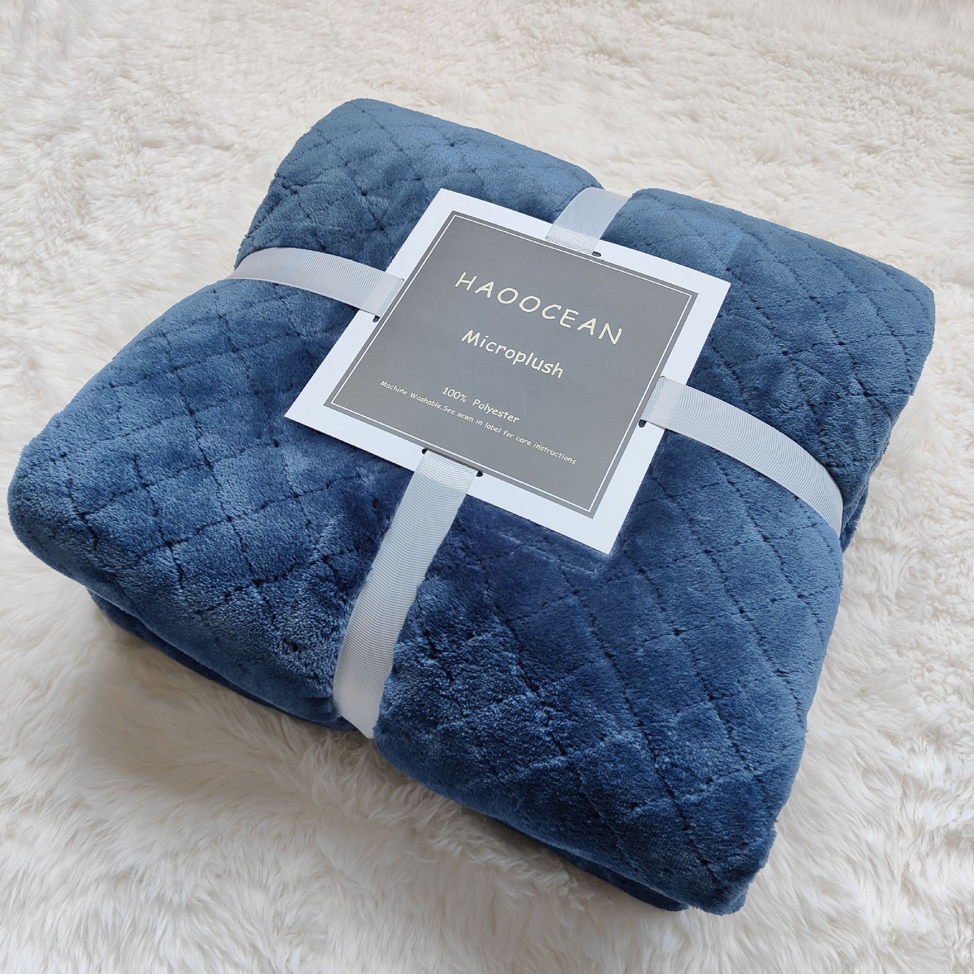 Blue 130*150cm Flannel Fleece Blanket - Quilted Diamond Pattern