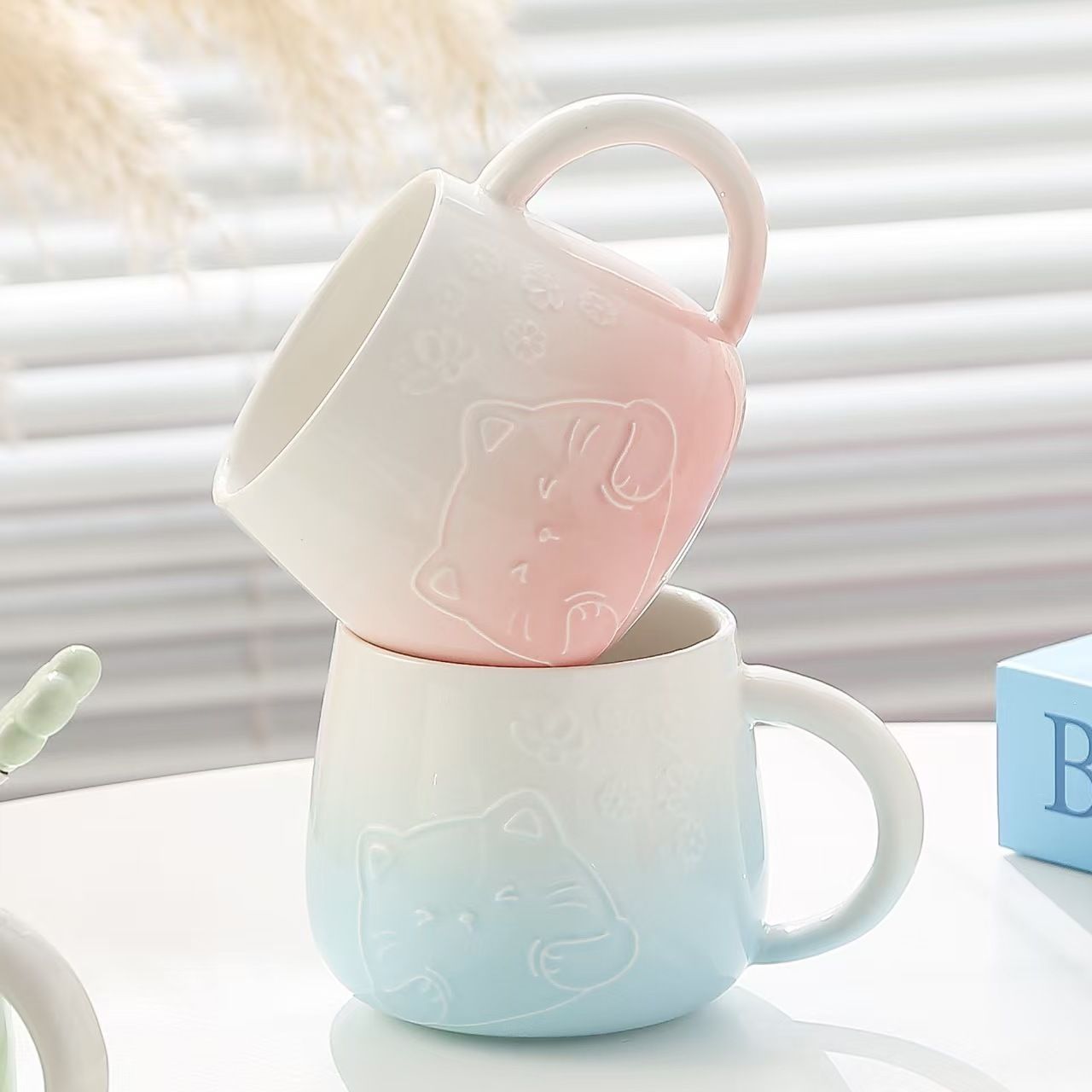 Pink Gradient Cat Ceramic Mug with Lid and Spoon - 400ml Porcelain Coffee Cup view 2