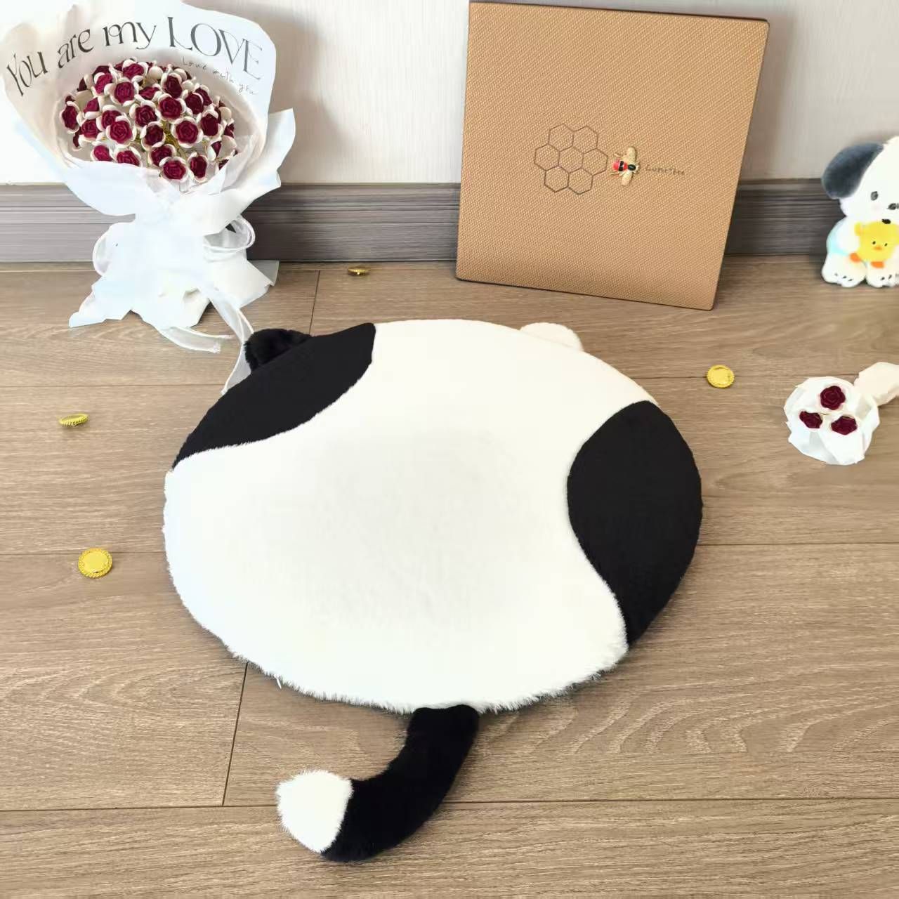 40cm Round Cat-Themed Seat Cushion (Black and White Cat) — Slow-Rebound Memory
